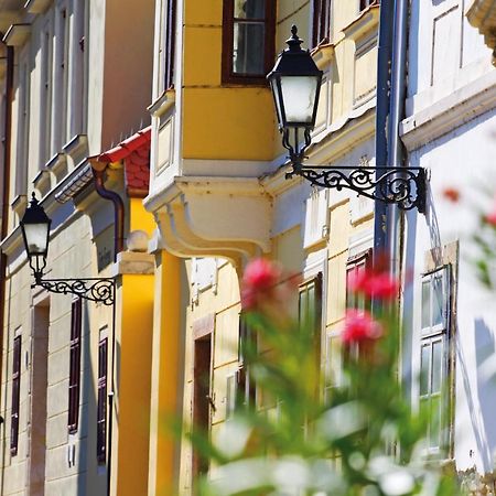 Hotel Domus Collis Gyor Bagian luar foto