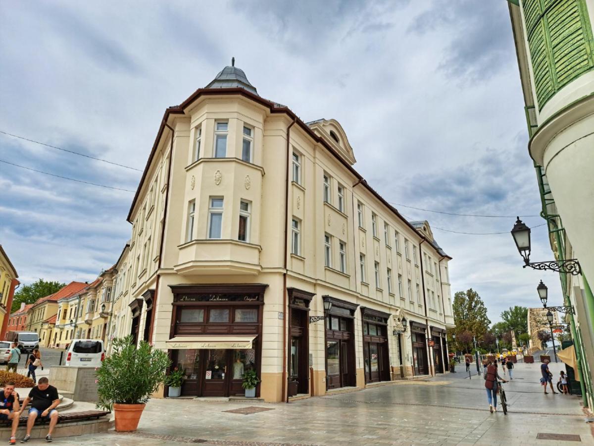 Hotel Domus Collis Gyor Bagian luar foto