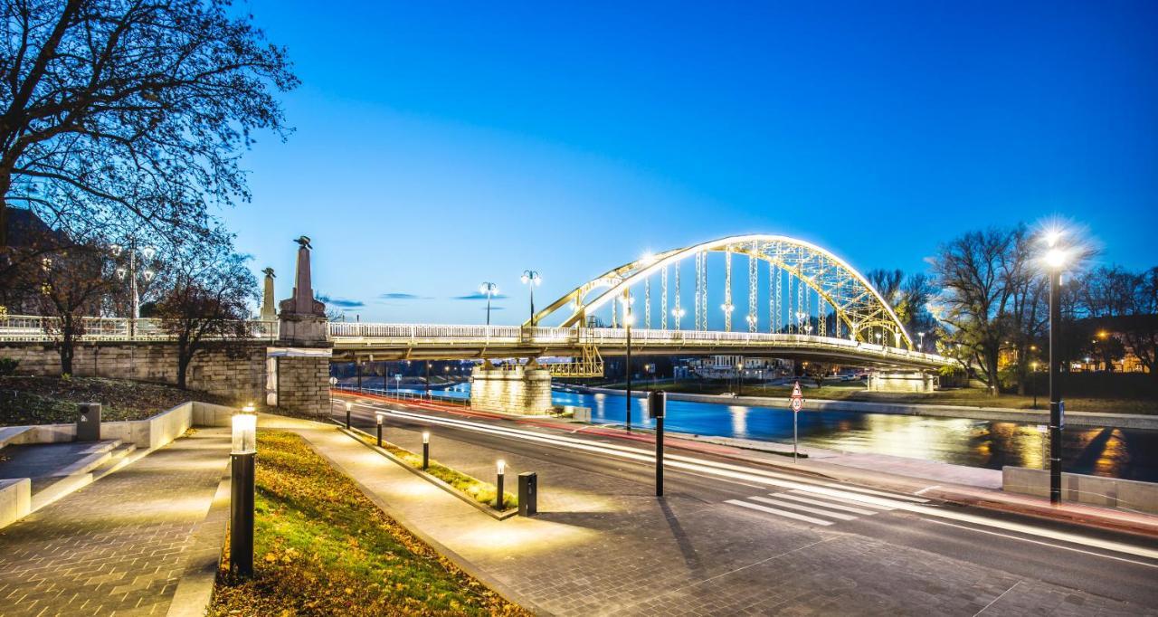Hotel Domus Collis Gyor Bagian luar foto