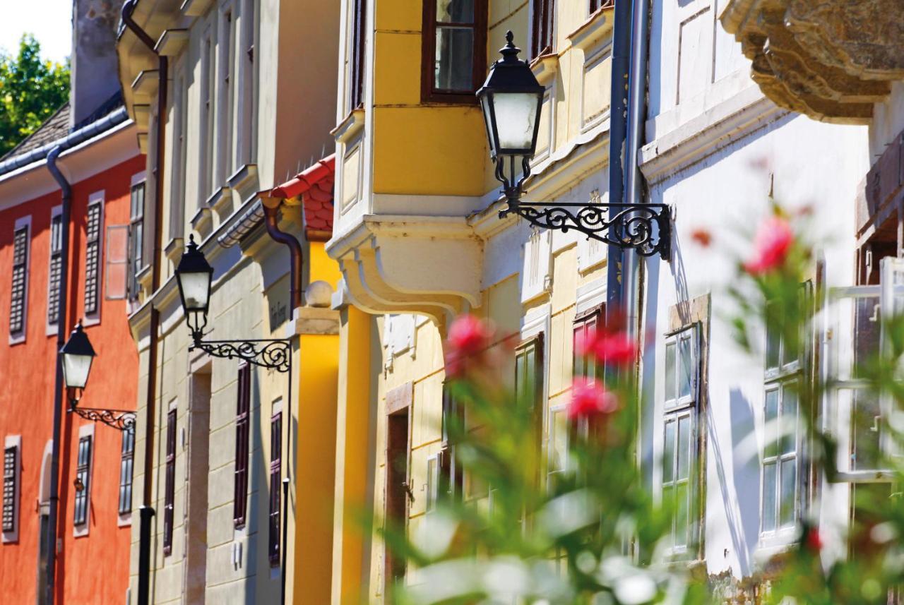 Hotel Domus Collis Gyor Bagian luar foto