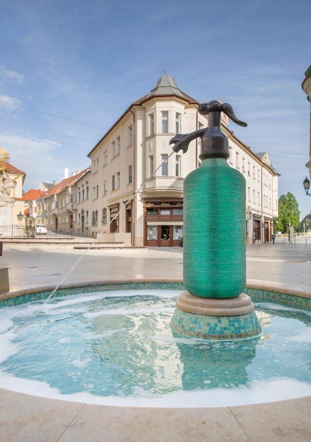Hotel Domus Collis Gyor Bagian luar foto