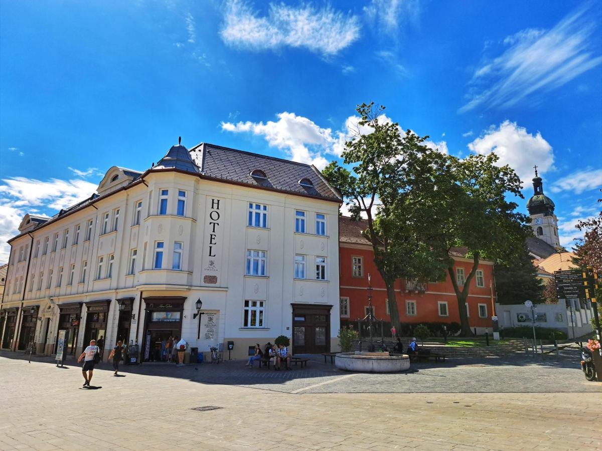 Hotel Domus Collis Gyor Bagian luar foto