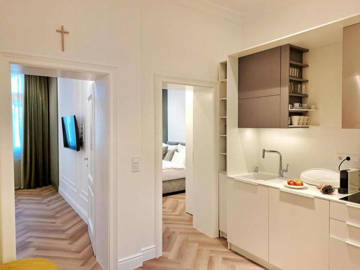Hotel Domus Collis Gyor Bagian luar foto