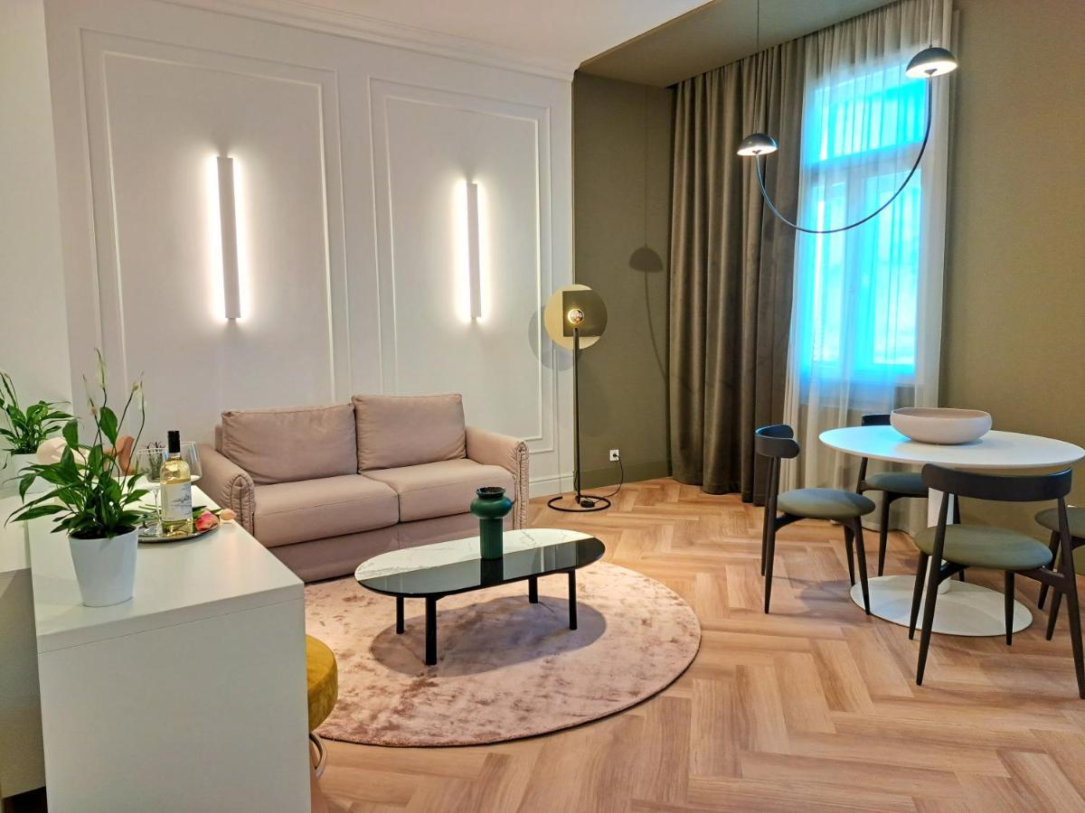 Hotel Domus Collis Gyor Bagian luar foto