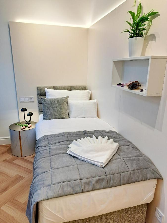 Hotel Domus Collis Gyor Bagian luar foto