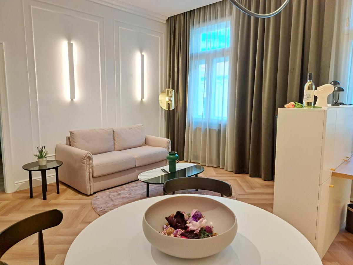Hotel Domus Collis Gyor Bagian luar foto