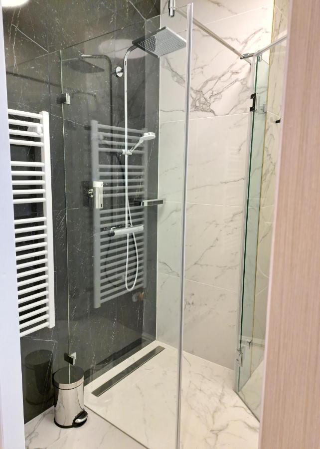 Hotel Domus Collis Gyor Bagian luar foto