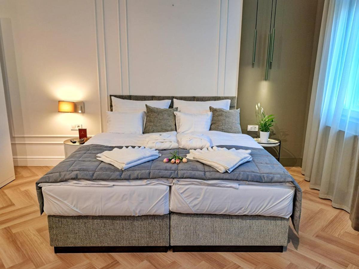 Hotel Domus Collis Gyor Bagian luar foto