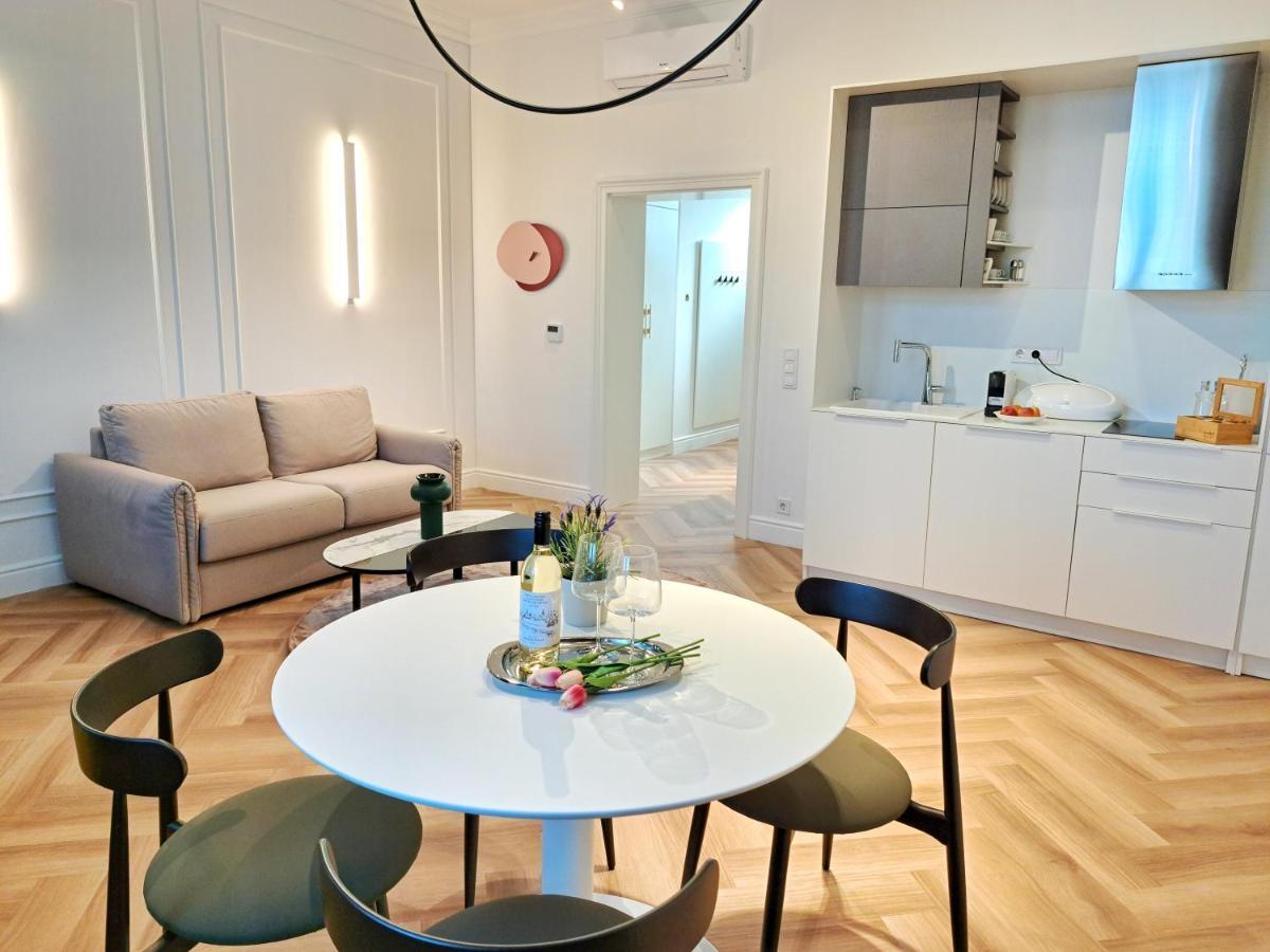 Hotel Domus Collis Gyor Bagian luar foto