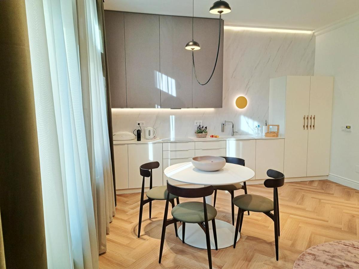 Hotel Domus Collis Gyor Bagian luar foto