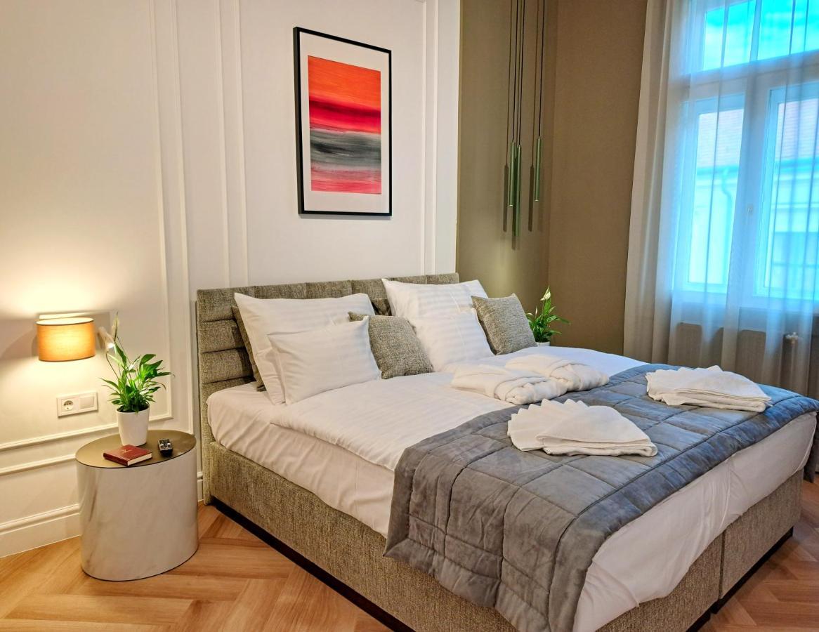 Hotel Domus Collis Gyor Bagian luar foto
