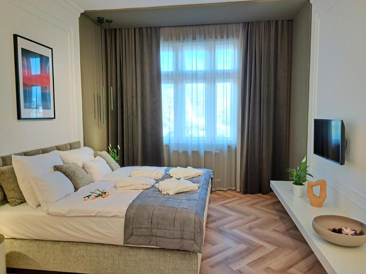 Hotel Domus Collis Gyor Bagian luar foto