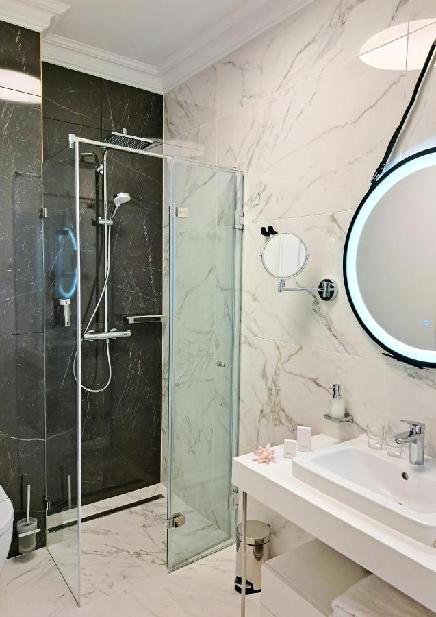 Hotel Domus Collis Gyor Bagian luar foto