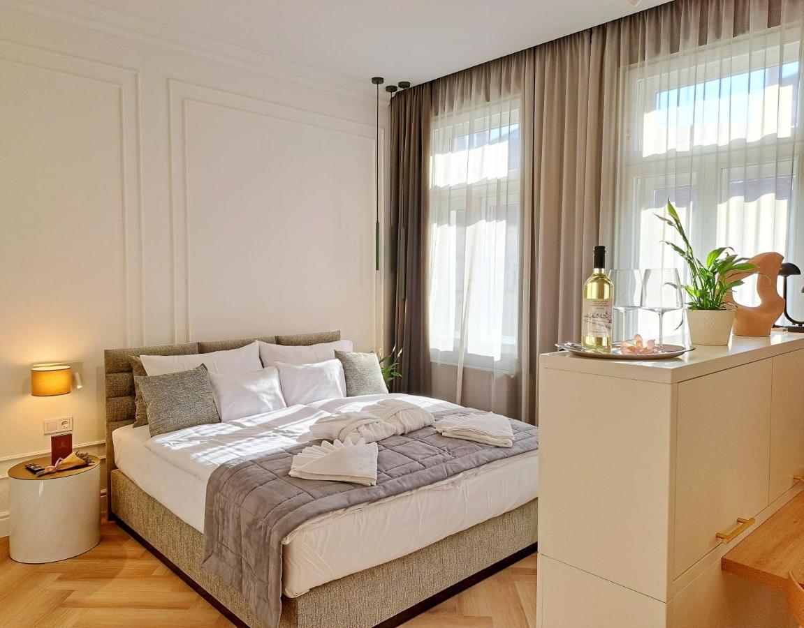 Hotel Domus Collis Gyor Bagian luar foto
